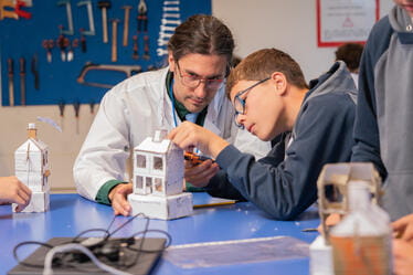 Excelencia Académica | Hamelin-Laie International School - Visual Time Line Tabs