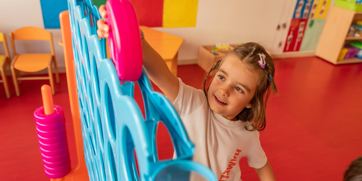 Excelencia Académica | Hamelin-Laie International School - Visual Time Line Tabs