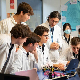 Informació per als pares | Hamelin-Laie International School - Copy of 04 - Feature Cards Pattern - Creativity and Culture