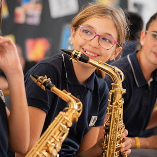 Experiencias Sobresalientes | Hamelin-Laie International School - 04 - Feature Cards Pattern - Creativity and Culture