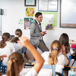 Informació per als pares | Hamelin-Laie International School - Copy of 04 - Feature Cards Pattern - Creativity and Culture