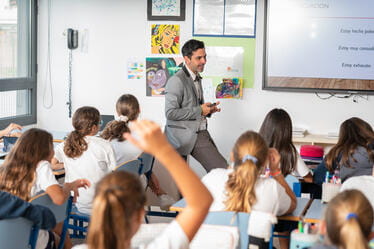 Excelencia Académica | Hamelin-Laie International School - Visual Time Line Tabs