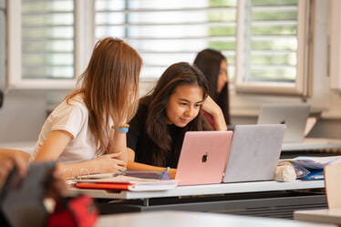 Excelencia Académica | Hamelin-Laie International School - Visual Time Line Tabs