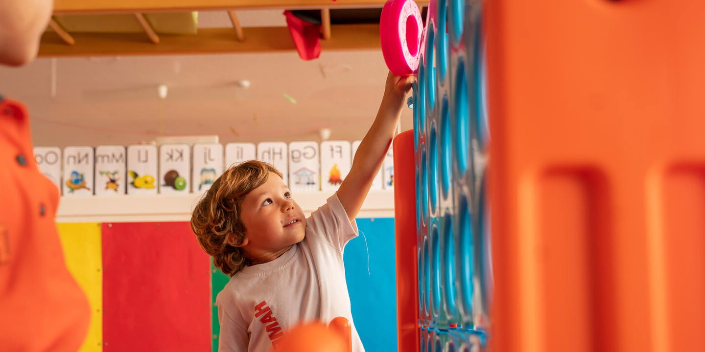 Excelencia Académica | Hamelin-Laie International School - Key Fact Tiles