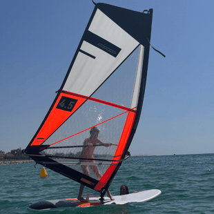 Summer Camps in Barcelona | Hamelin-Laie International School Barcelona - Feature Cards Pattern