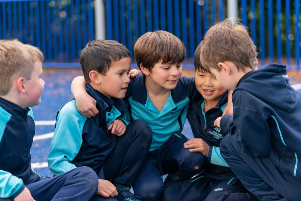 Hamelin-Laie International School | Barcelona | Nord Anglia - Feature Cards Pattern